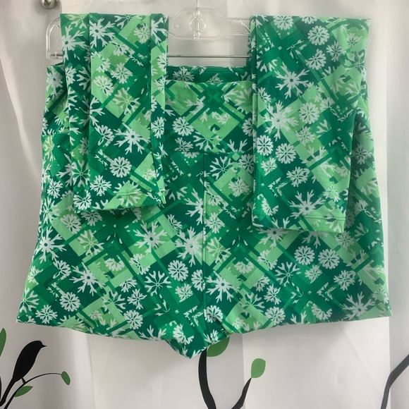 LuLaRoe Green Snowflake Leggings TC - Picture 3 of 3